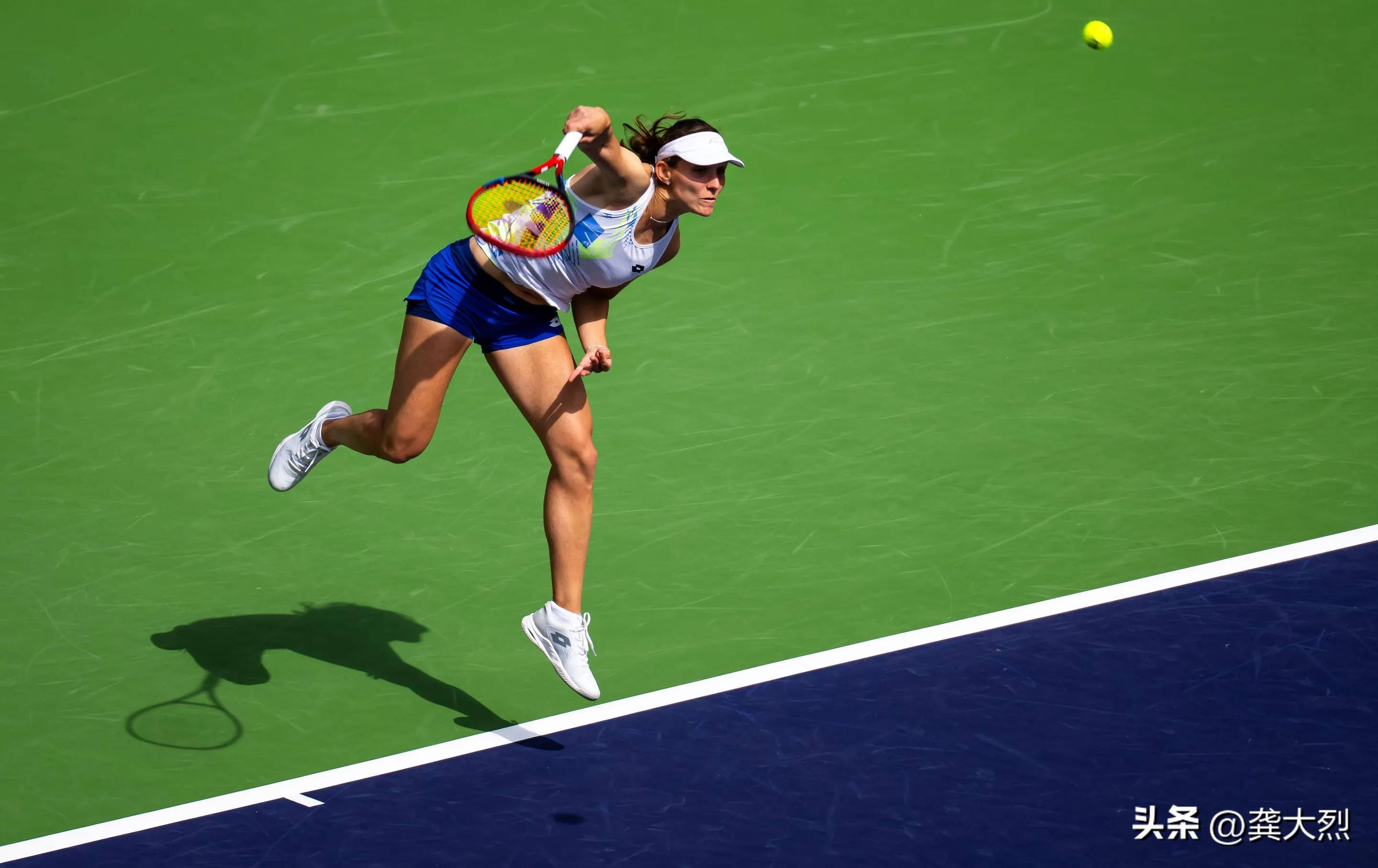 半岛体育全站-科维托娃在篮网比赛中出色防守，战术调整引发热议！-半岛体育全站